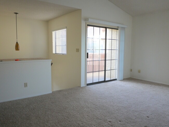 Building Photo - Great Location! 1 Bedroom 1 Bathroom Condo near ASU.