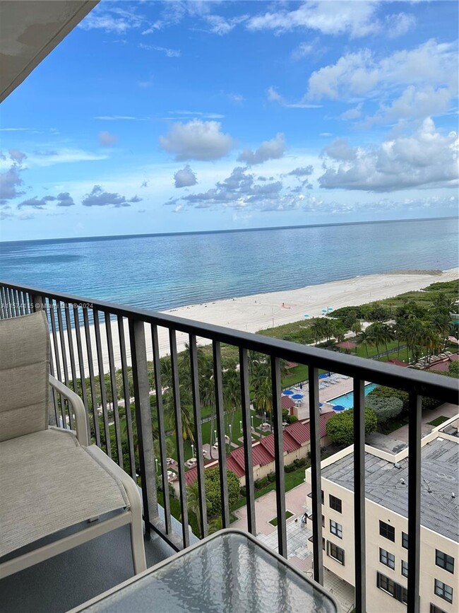 Building Photo - 2625 Collins Ave