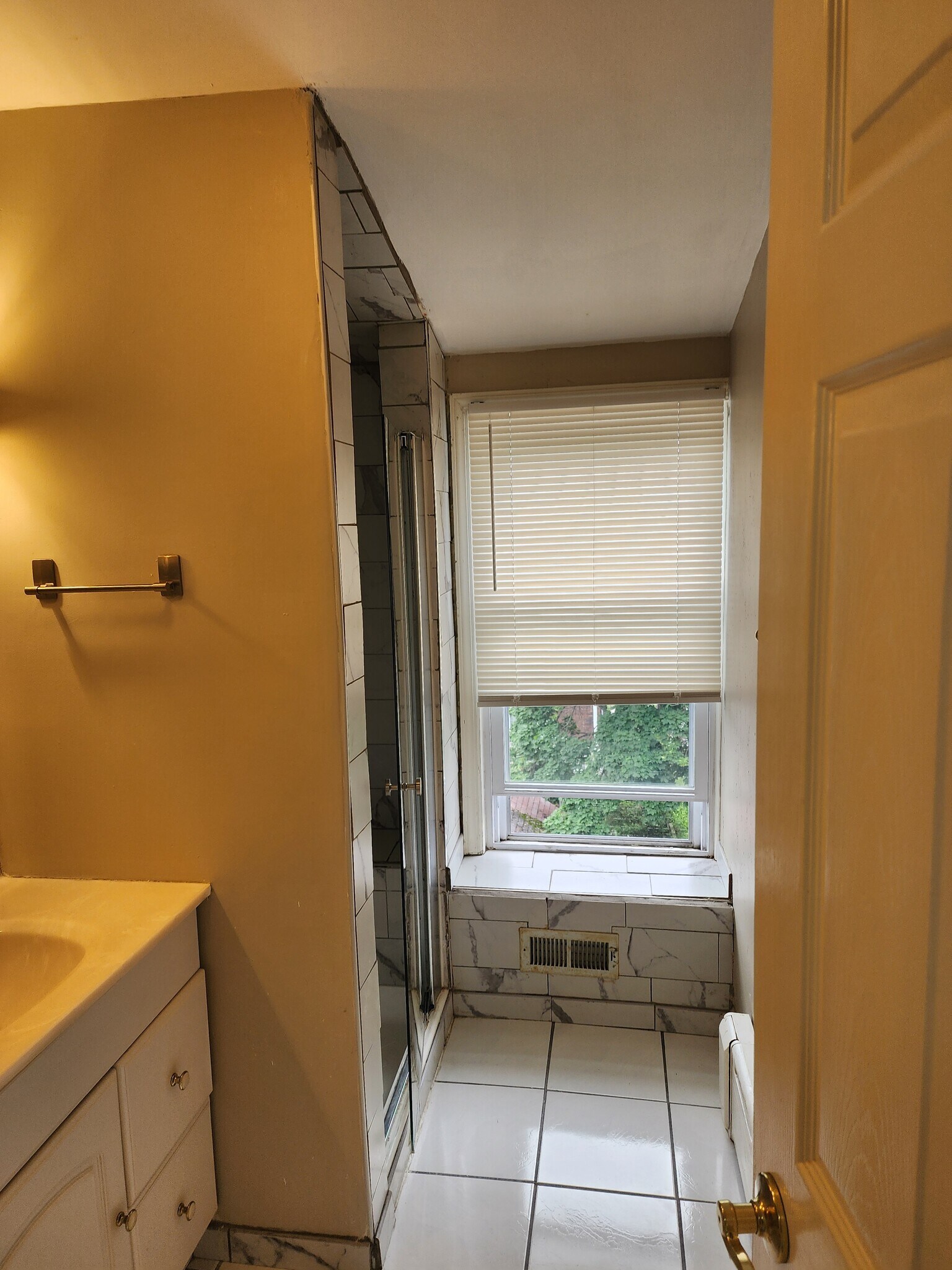 Building Photo - 5505 Beacon St