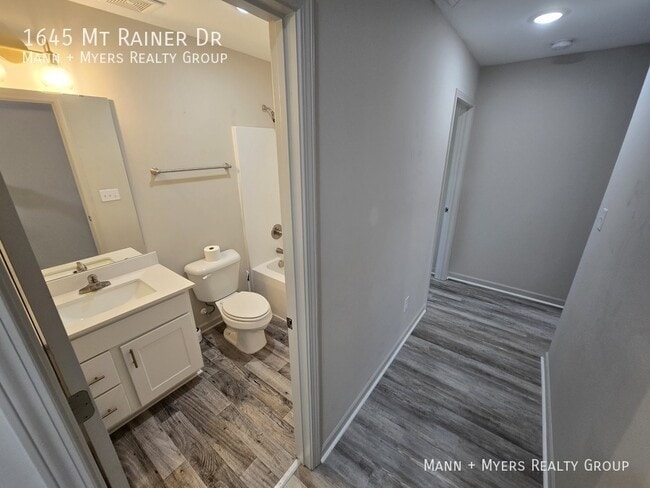 Building Photo - 1645 Mount Rainer Dr