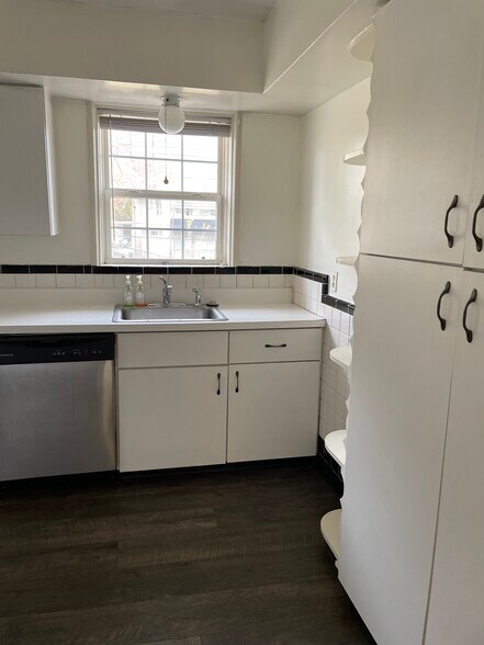 Building Photo - 41 Brighton Way