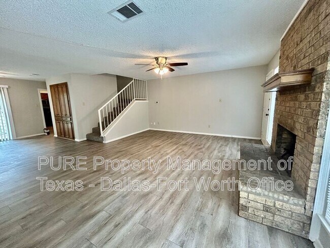 Building Photo - 2415 Oak Manor