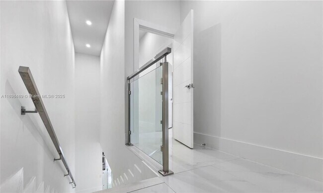 Building Photo - 3140 Carter St