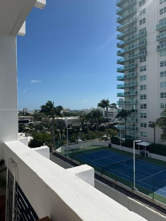 Building Photo - 800 West Ave