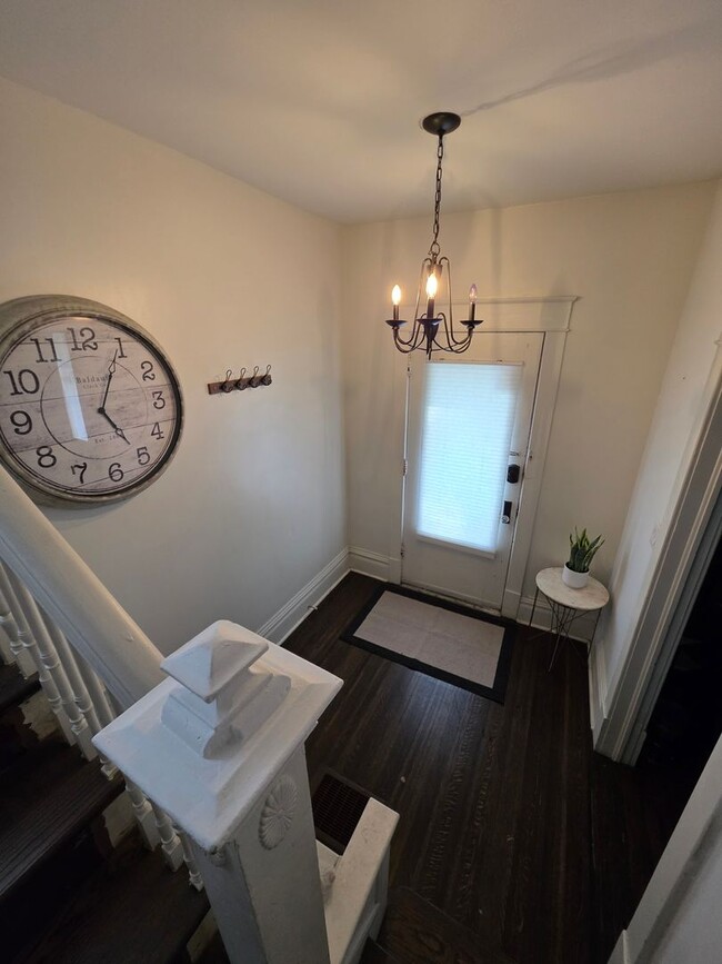 Building Photo - Newly Fully Furnished Midtown House