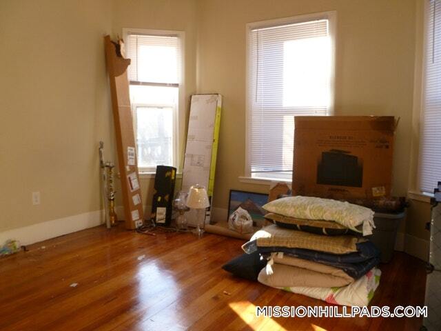 Building Photo - 8 Carmel St