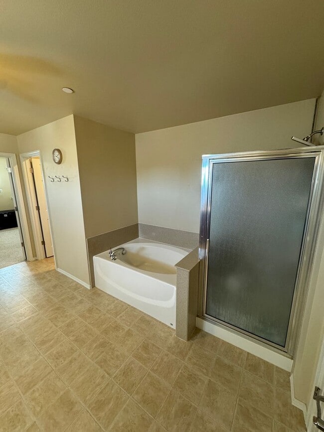 Building Photo - 1175 Swan Loop