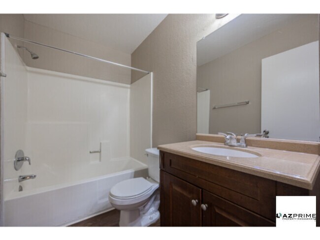 Building Photo - Stylish 2/2 Phoenix Condo in Prime Location!