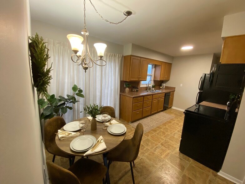 Building Photo - 1710 Greenview Ave