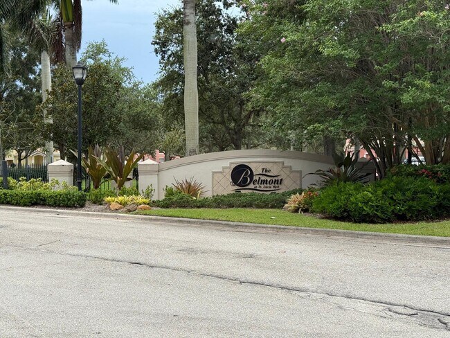 Building Photo - 116 SW Peacock Blvd