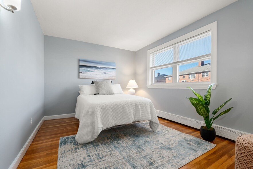 Building Photo - 32 Whitman Rd