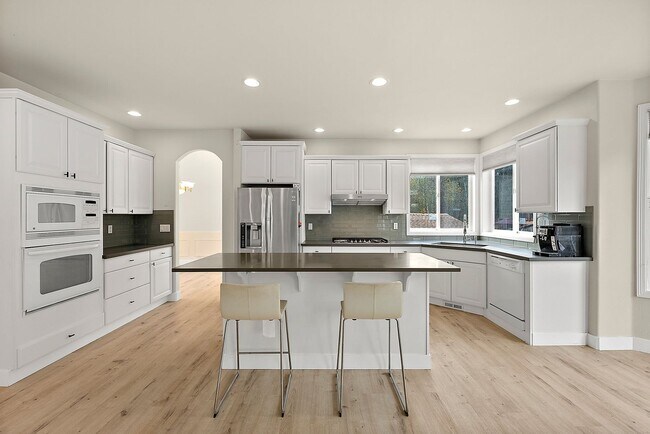 Building Photo - Immaculate 4-Bed Federal Way Home | Smart Tech, Tesla Charger, & Near JBLM!