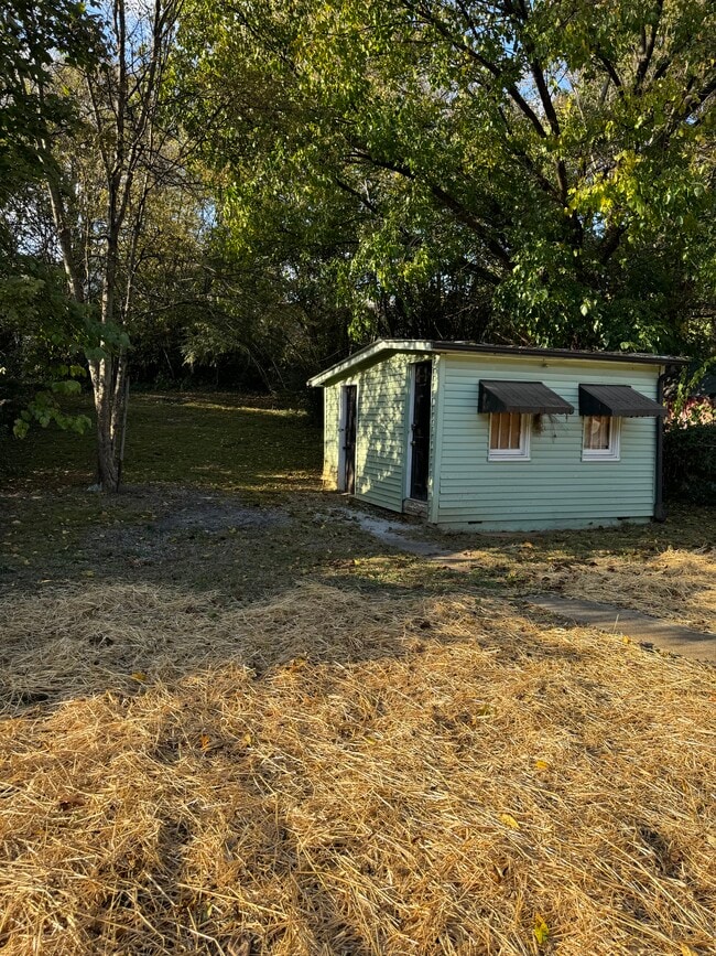 Building Photo - 1321 Brookside Ave