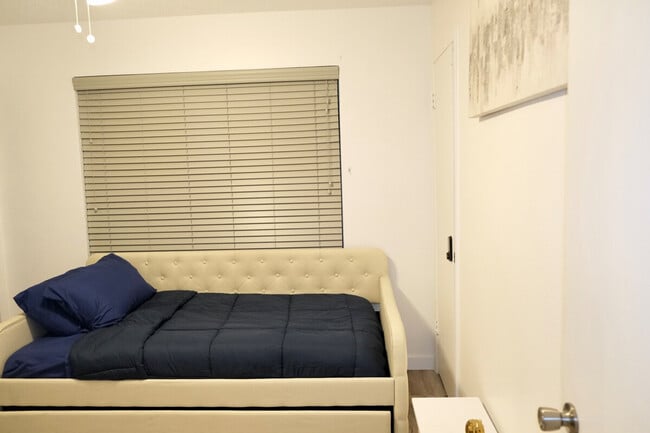 Building Photo - 1741 Horseshoe Cir