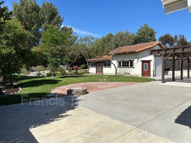 Building Photo - 4982 Wildwood Dr