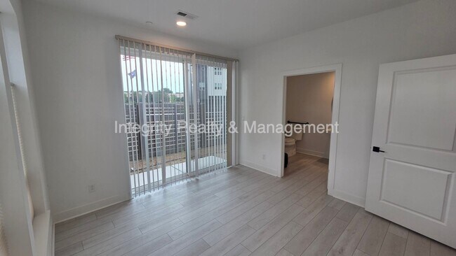 Building Photo - 11014 E Hinsdale Cir