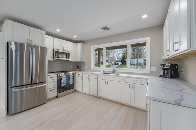 Building Photo - 1225 Westview Dr