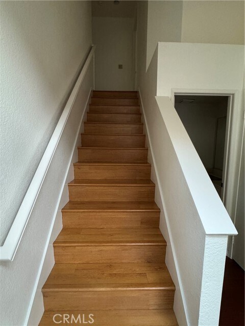 Building Photo - 27 Alcoba