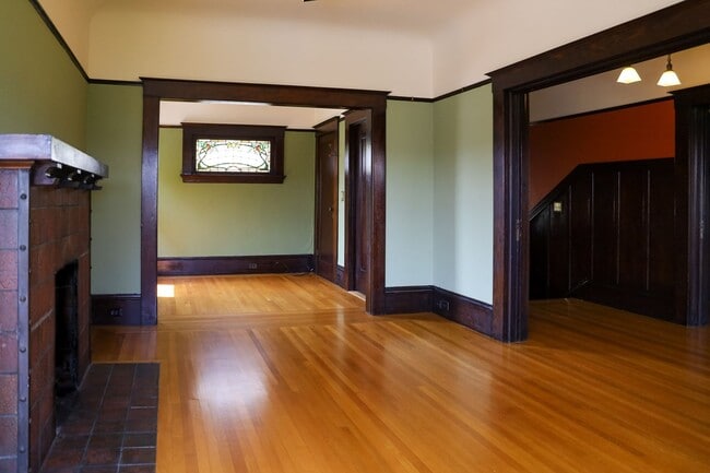 Building Photo - Advent- Spacious Temescal Flat with bonus ...