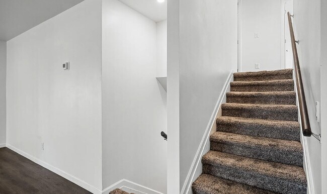 Building Photo - 1720 E Hermosa Dr