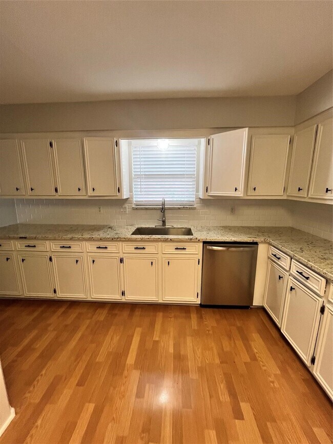 Building Photo - 6218 Woodland Forest Dr