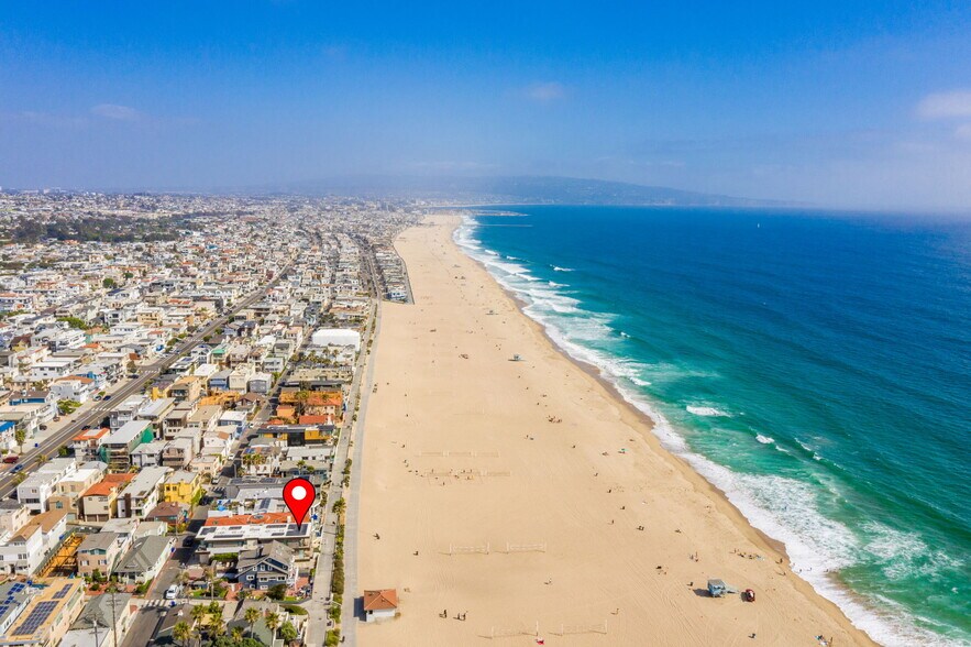 Building Photo - 716 The Strand