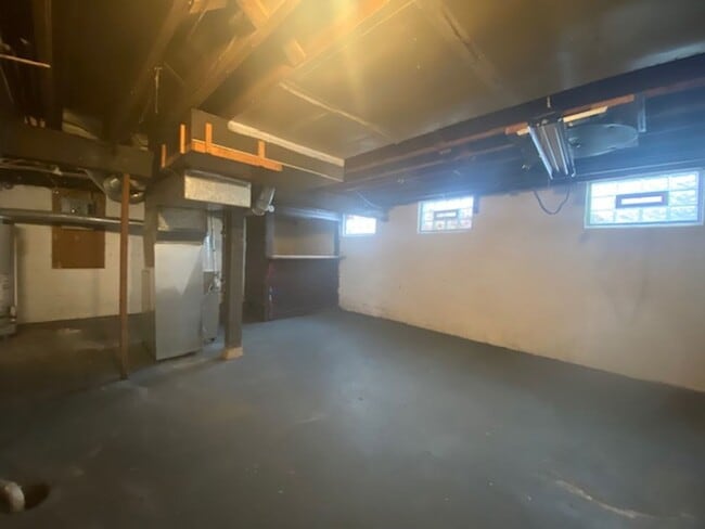 Building Photo - Welcome to this charming two-bedroom, one-bathroom double in the heart of Springfield, OH+