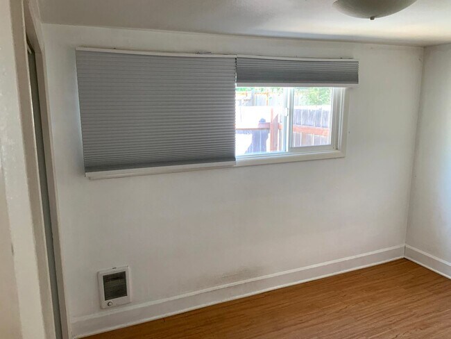 Building Photo - 2 Bedroom Duplex Near UO Campus and Downtown