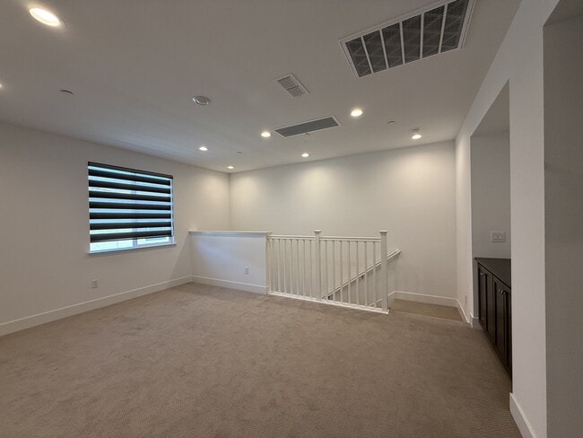 Building Photo - 64 E Frost Dr