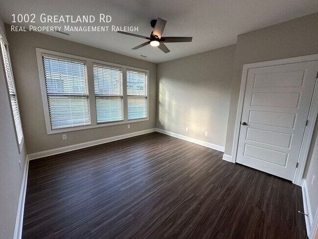 Building Photo - 1002 Greatland Rd