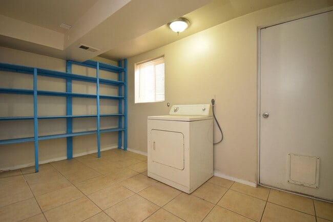 Building Photo - Comfortable Kearns 4-Bed Home with Spacious layout & Private Yard