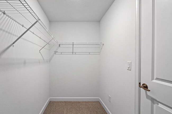 Building Photo - 6001 Woods Edge Cir