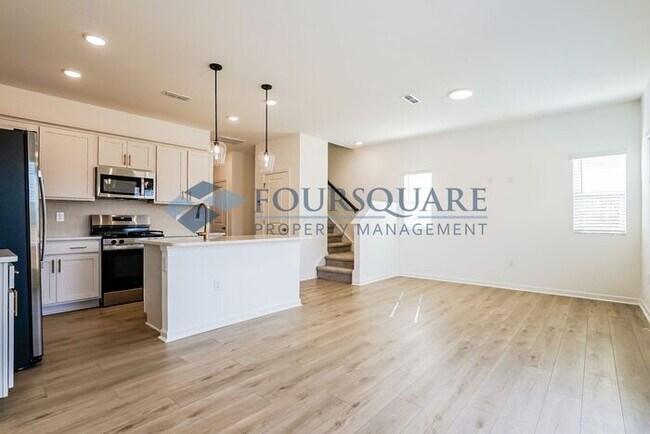 Building Photo - Stylish End-Unit Townhome with Patio & One Car Garage  – Crescent Mills, Clayton