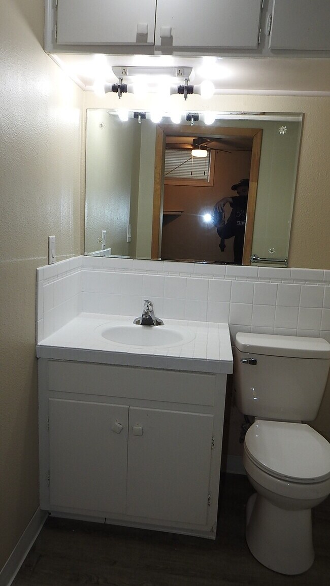 Building Photo - 1224 N Cottage Ave