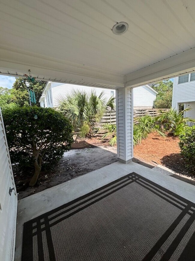 Building Photo - 803 W Island Square Dr