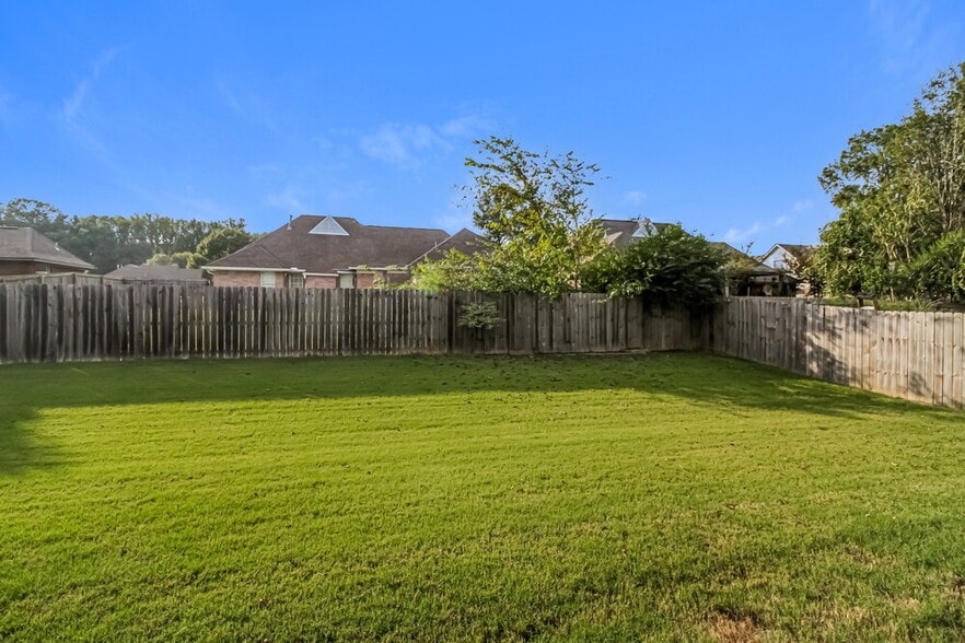 Building Photo - 4845 Shadow Pine Cove