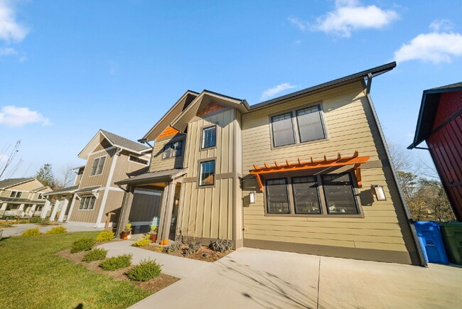 Building Photo - Fully Furnished | Asheville Area