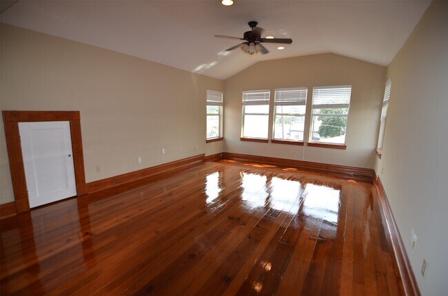 Building Photo - 1615 Houston Ave