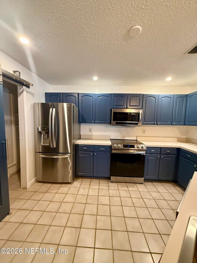 Building Photo - 700 Ironwood Dr