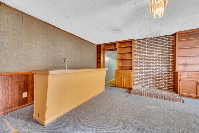 Building Photo - 415 19th St N