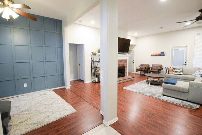 Building Photo - 1207 Old Knoll Dr