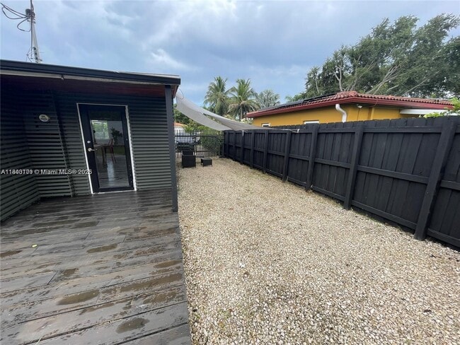 Building Photo - 6321 SW 43rd St