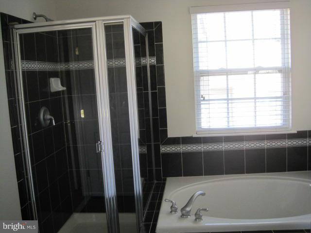 Building Photo - 7738 Valley Oak Dr