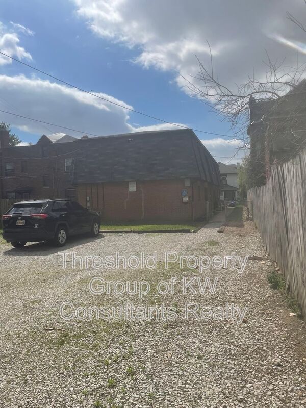 Building Photo - 1170 Bryden Rd