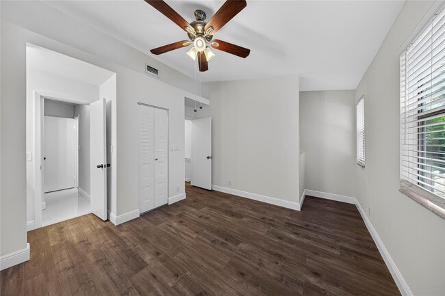 Building Photo - 1921 NE 15th Ave