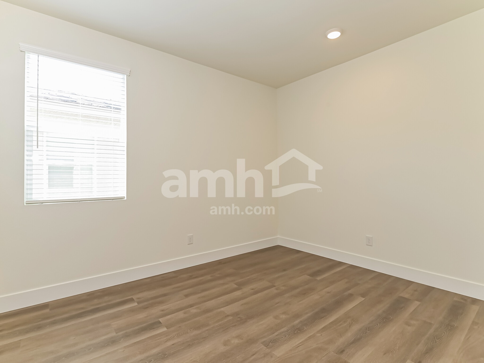 Building Photo - 529 Sacred Lotus Pl