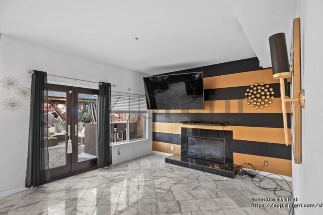 Building Photo - 2927 Sorrento Way