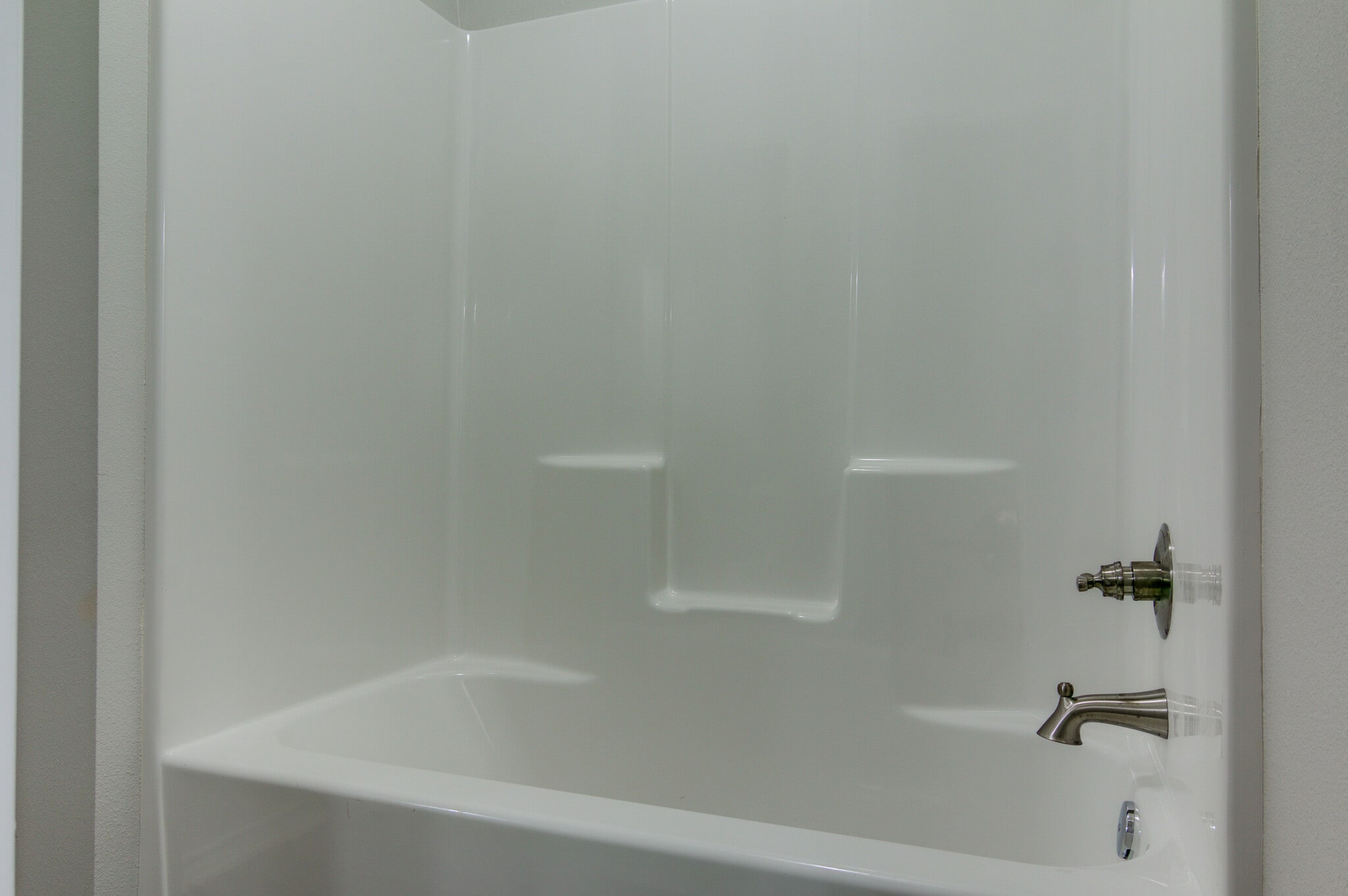 Bathroom - 911 Pecorella St E