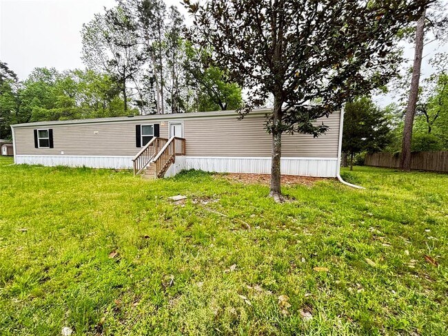 Building Photo - 300 Cherokee Ln