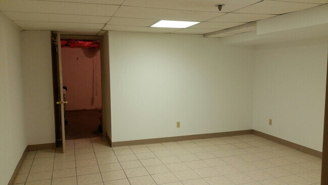 Building Photo - 112 E 5th St